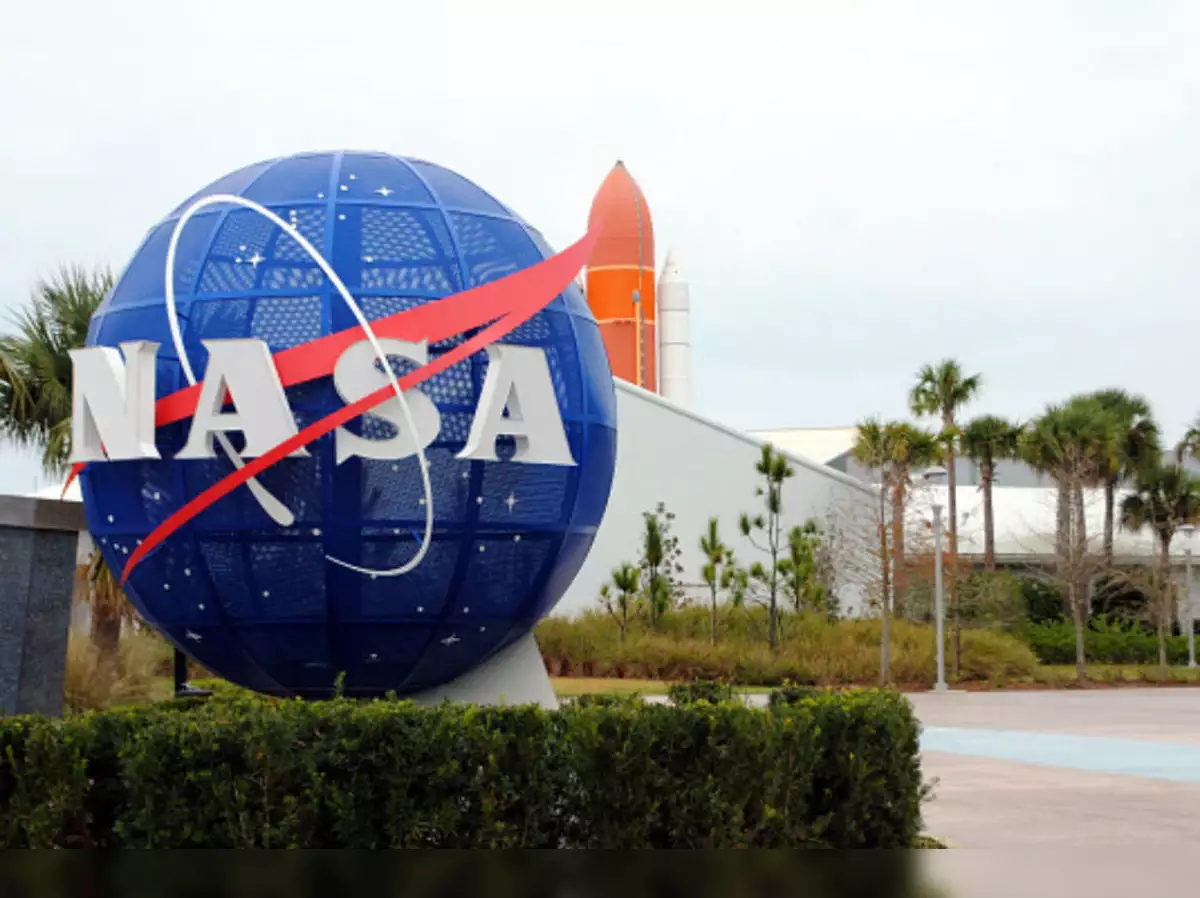 54346901 Heera Holiday Tours & Travels