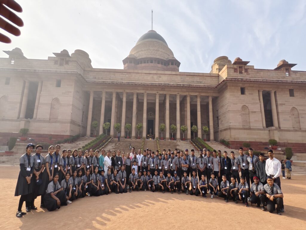 WhatsApp Image 2025 01 03 at 19.48.37 Heera Holiday Tours & Travels