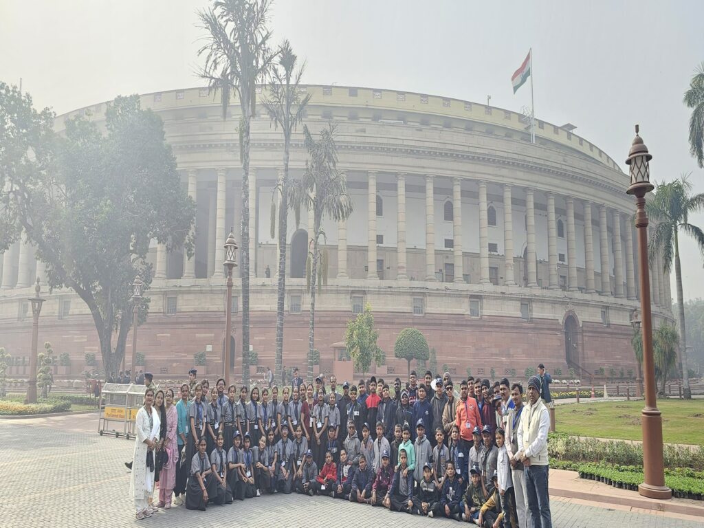 WhatsApp Image 2025 01 04 at 09.24.05 2 1 Heera Holiday Tours & Travels