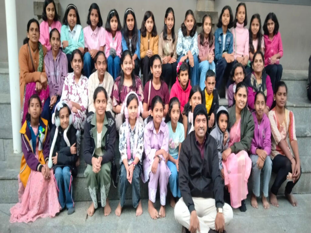 WhatsApp Image 2025-12-17 at 22.00.07