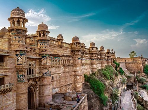 640px-Gwalior_Fort_front