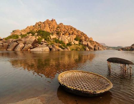 800px-Two_Coracles_and_Tungabhadra_River_20190207201857
